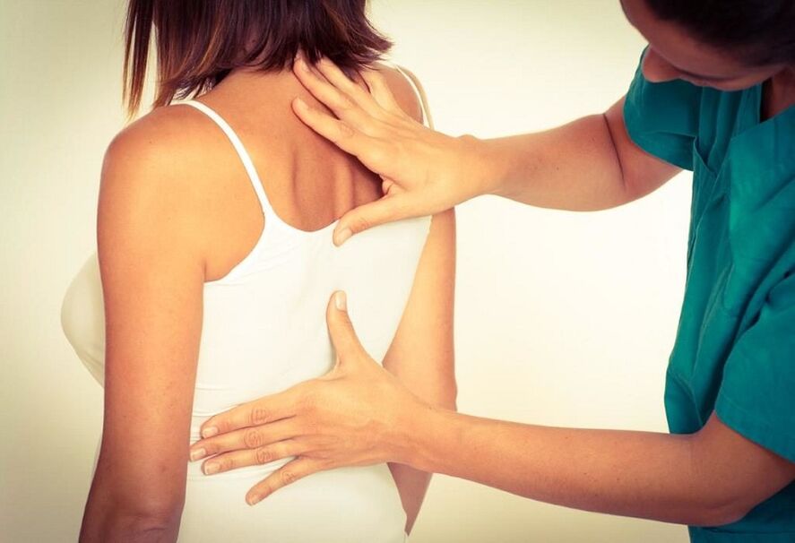 examinare de către un specialist pentru osteocondroza toracică